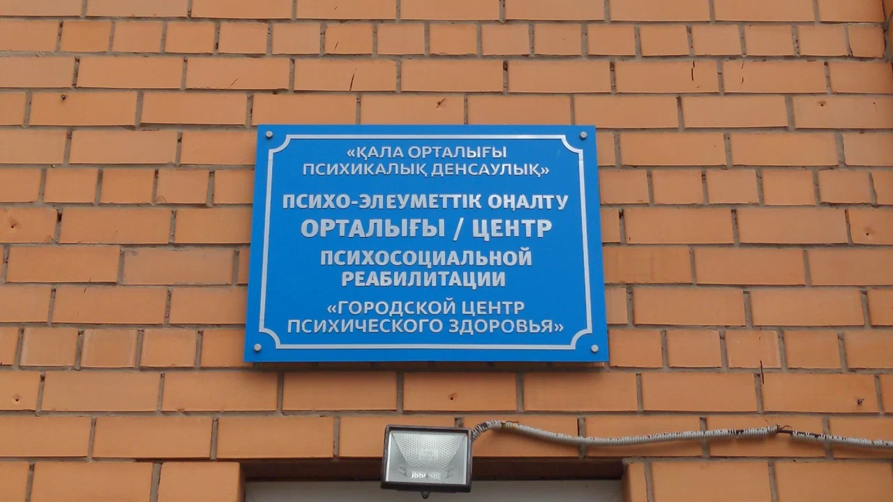 Қарау қатаң порно видео онлайн без регистрации. Қараусыз қалған ғимараттардағы жалаңаш адамдар